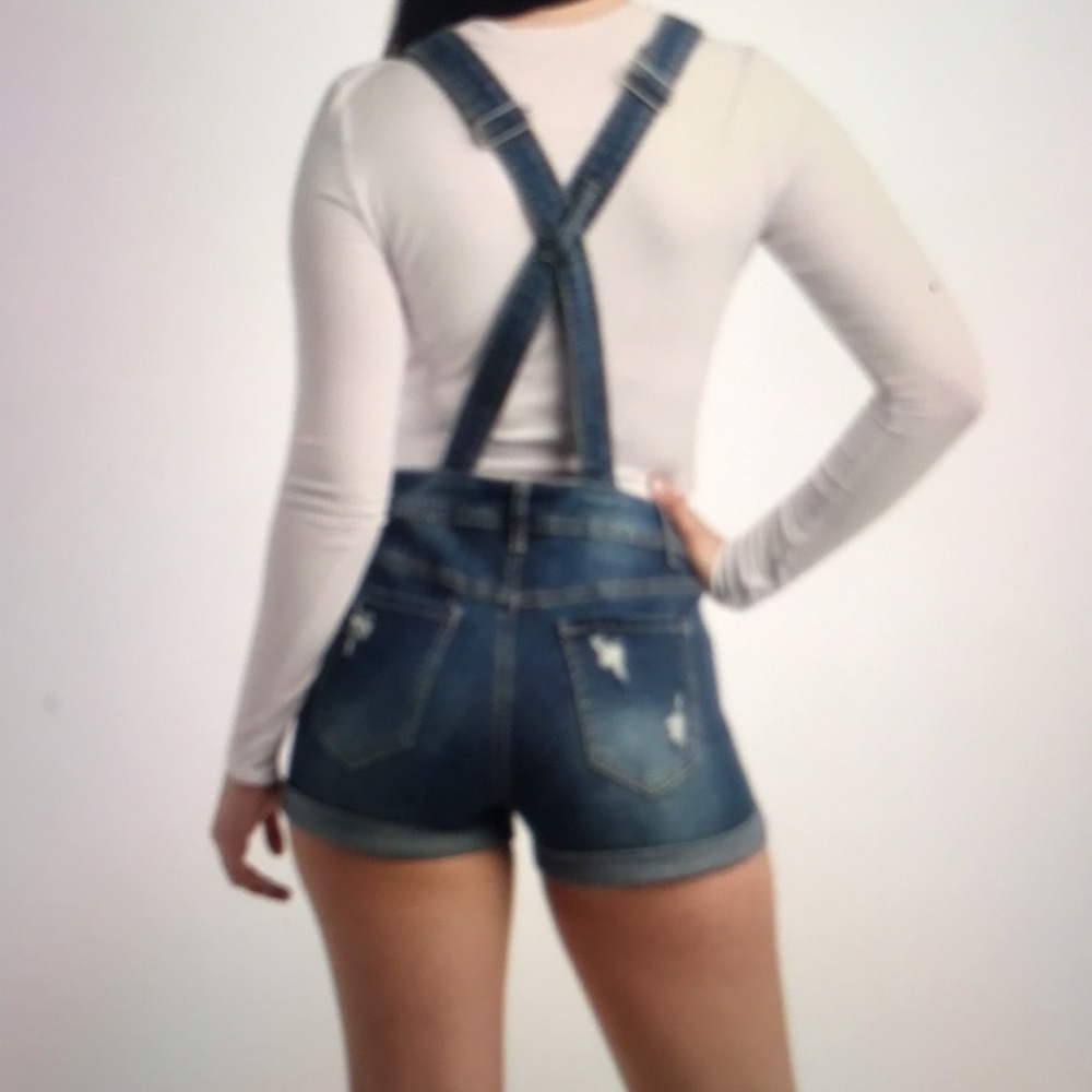 NWT Dollhouse Shortalls Denim Jean Shorts Sz 8 - Picture 2 of 14